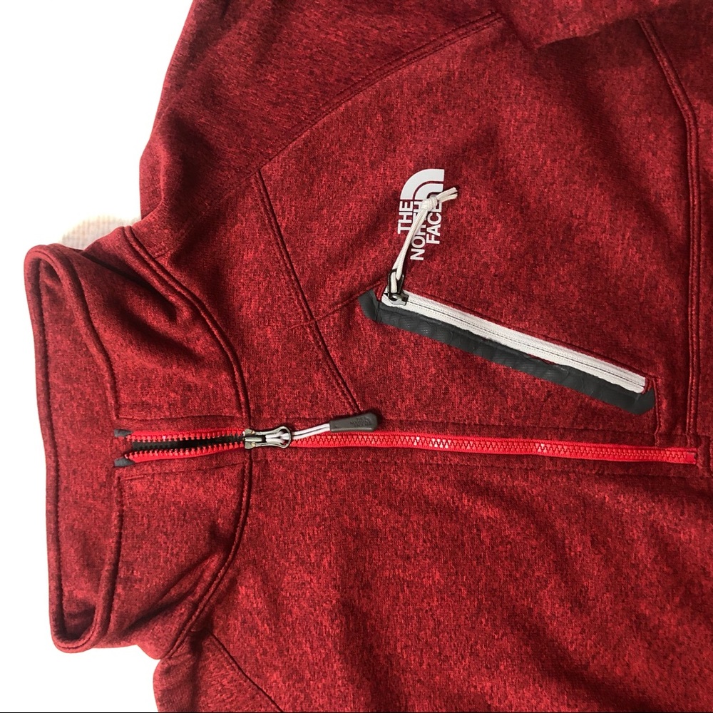 The North Face Boys textured, 1/4 zipper, burgundy pullover, Sz M